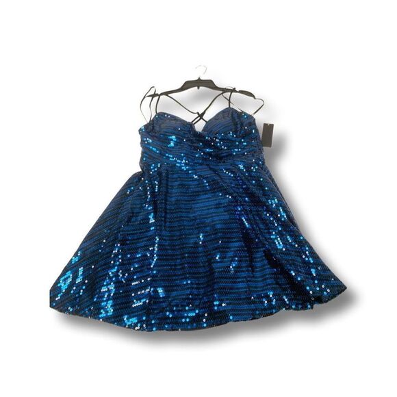 Sequin Embellished Party Dress - Picture 6 of 10